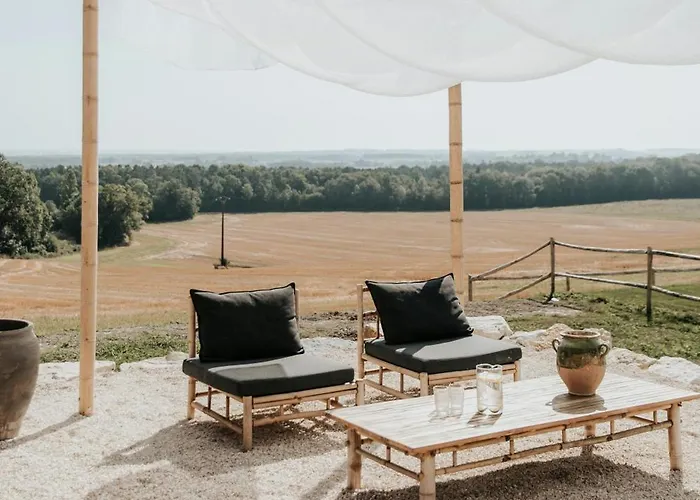 Renovated Barn With Panoramic Views In Perigord *