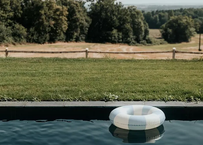 Renovated Barn With Panoramic Views In Perigord Semesterbostad